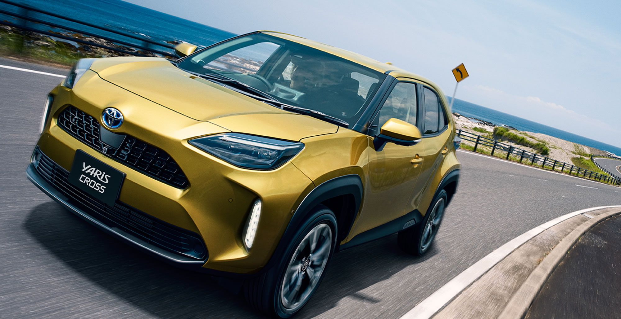 HYBRID Z(2WD)。ボディカラーはブラスゴールドメタリック。オプション装着車。写真はプロトタイプモデルで、量産モデルとは一部仕様が異なる場合があります。